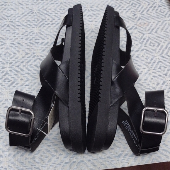 No Boundaries Black Strappy Sandals - Picture 4 of 9